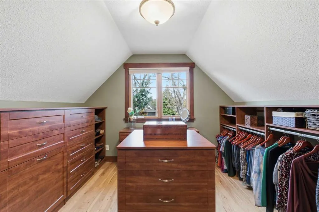 631 Willoughby Crescent SE