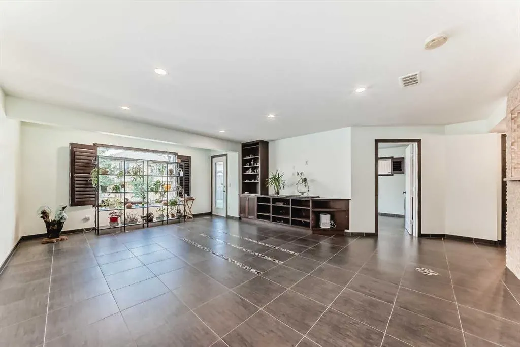 367 Hidden Creek Boulevard NW