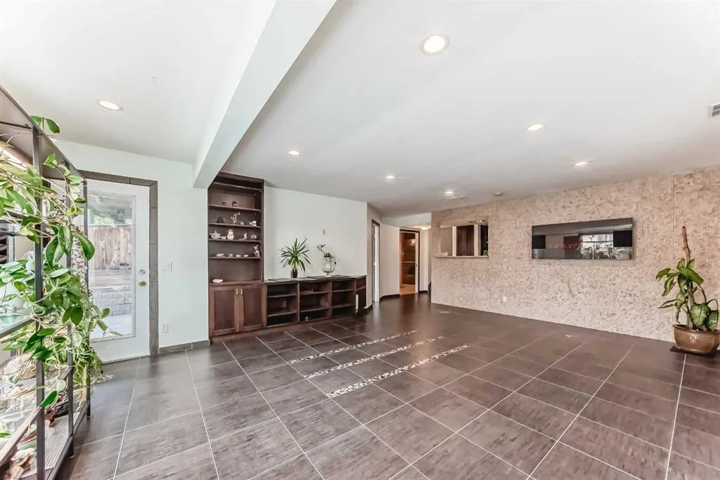 367 Hidden Creek Boulevard NW