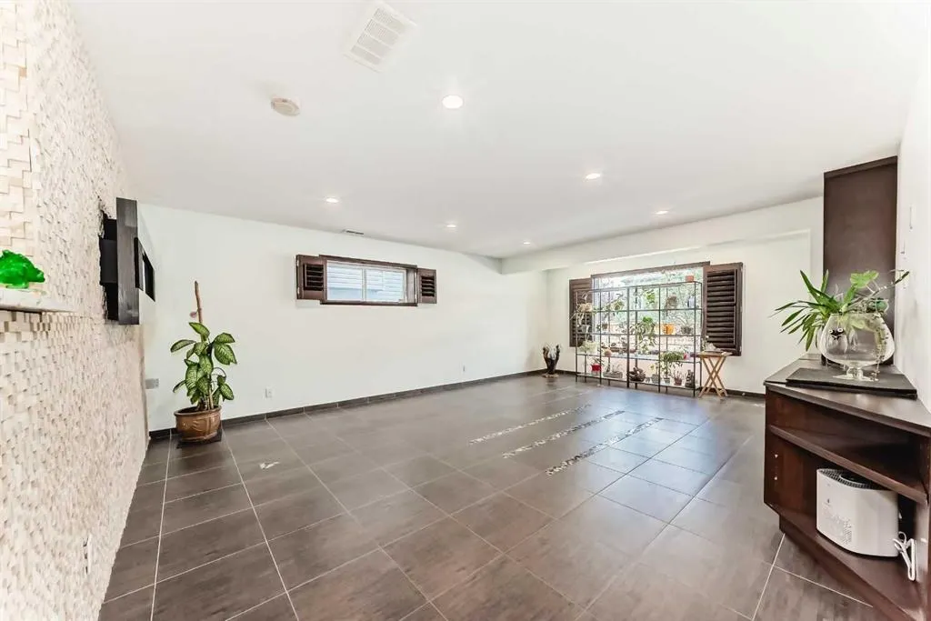 367 Hidden Creek Boulevard NW