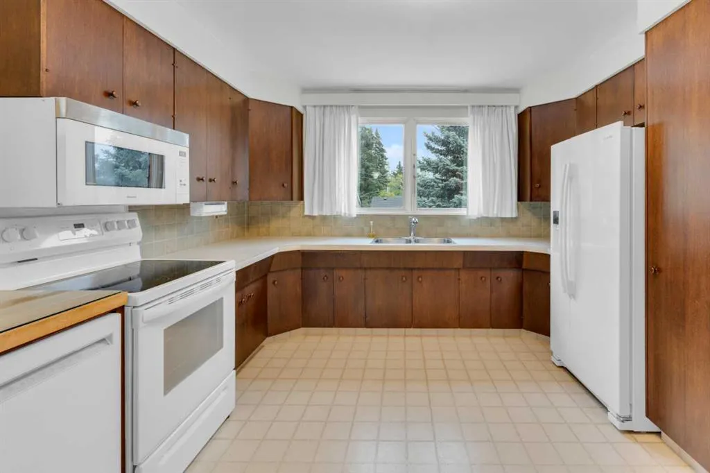 2711 Crawford Road NW