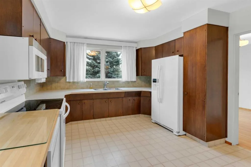 2711 Crawford Road NW