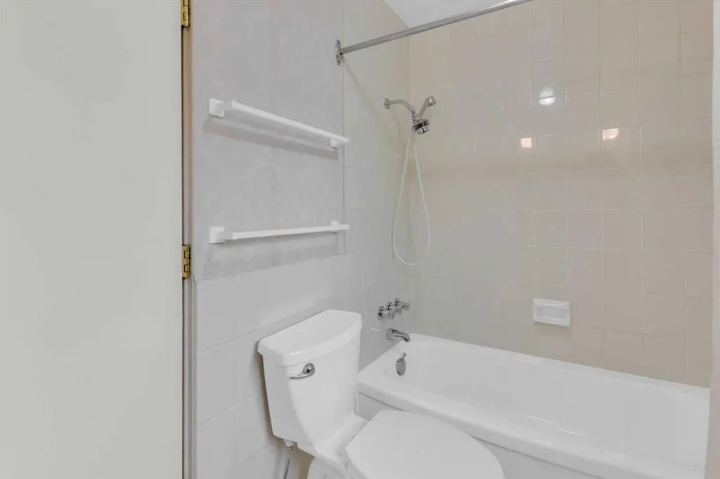 2711 Crawford Road NW