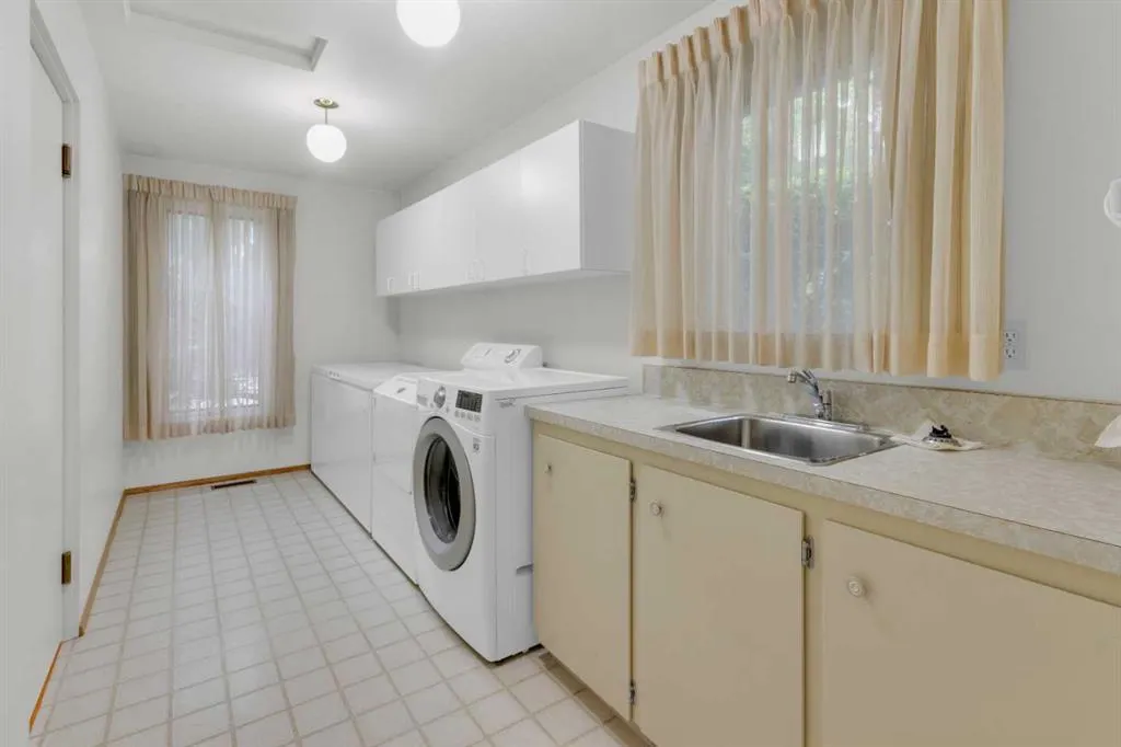 2711 Crawford Road NW