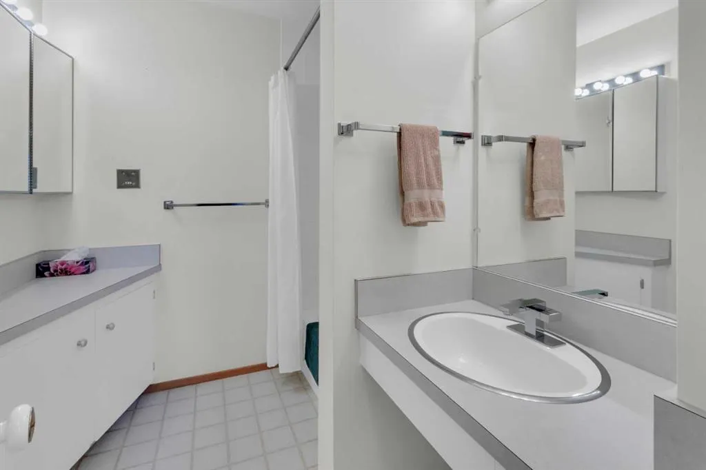 2711 Crawford Road NW