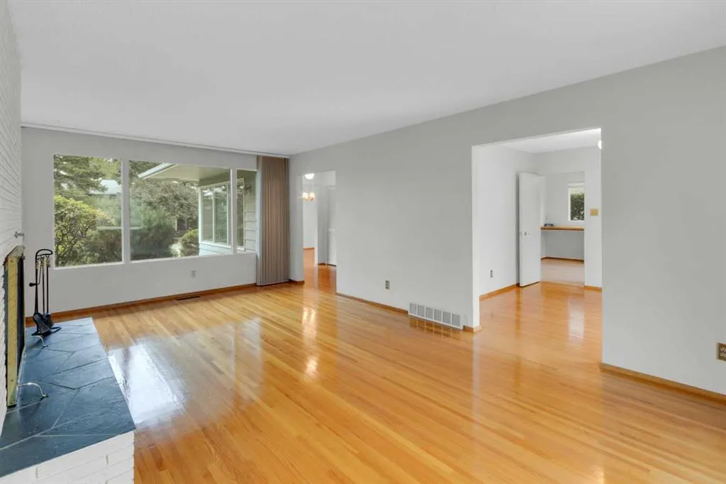 2711 Crawford Road NW