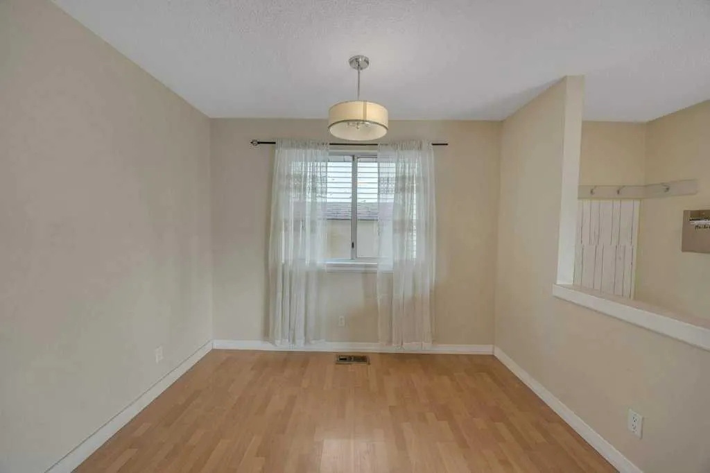 32 Martindale Boulevard NE