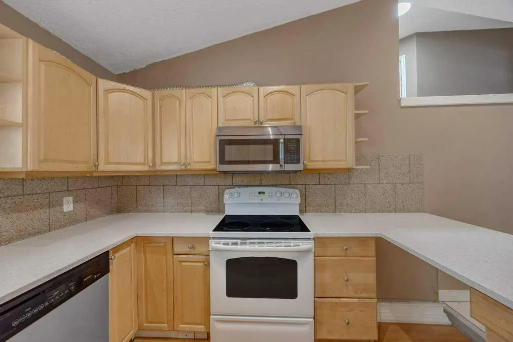 32 Martindale Boulevard NE