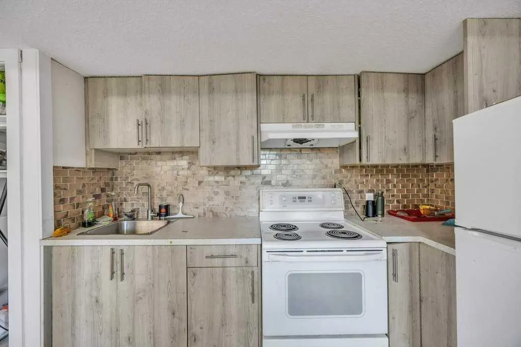 32 Martindale Boulevard NE