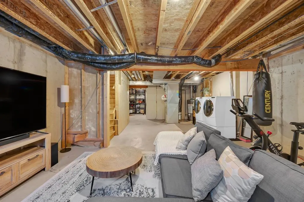 128 Country Village Manor NE