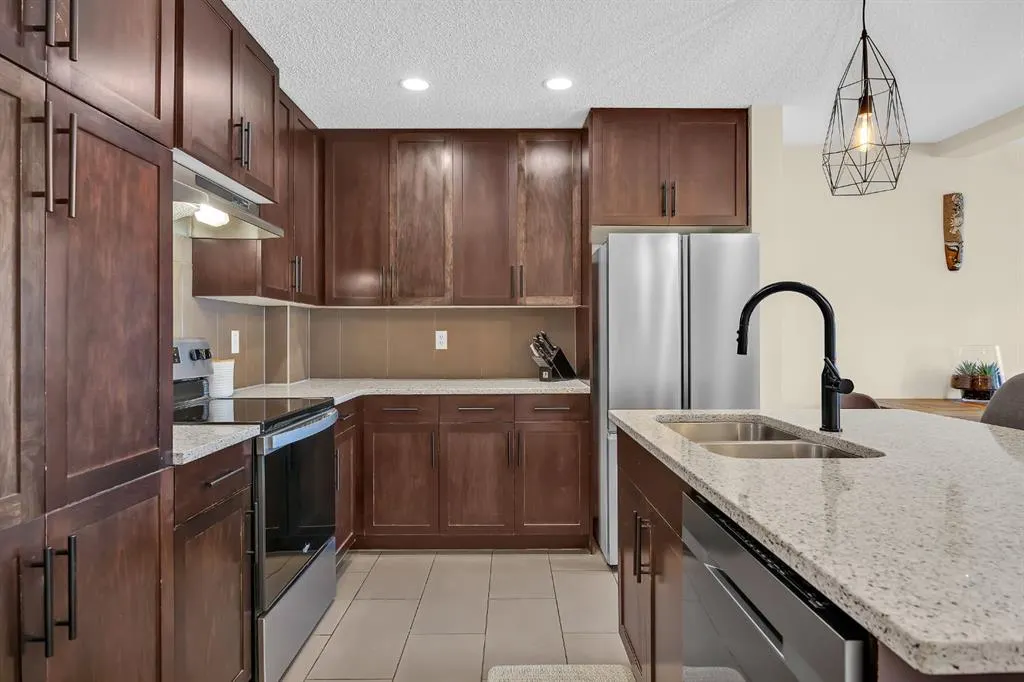 128 Country Village Manor NE