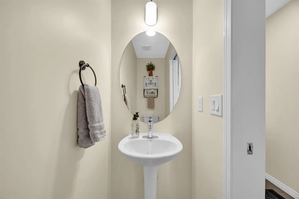 128 Country Village Manor NE