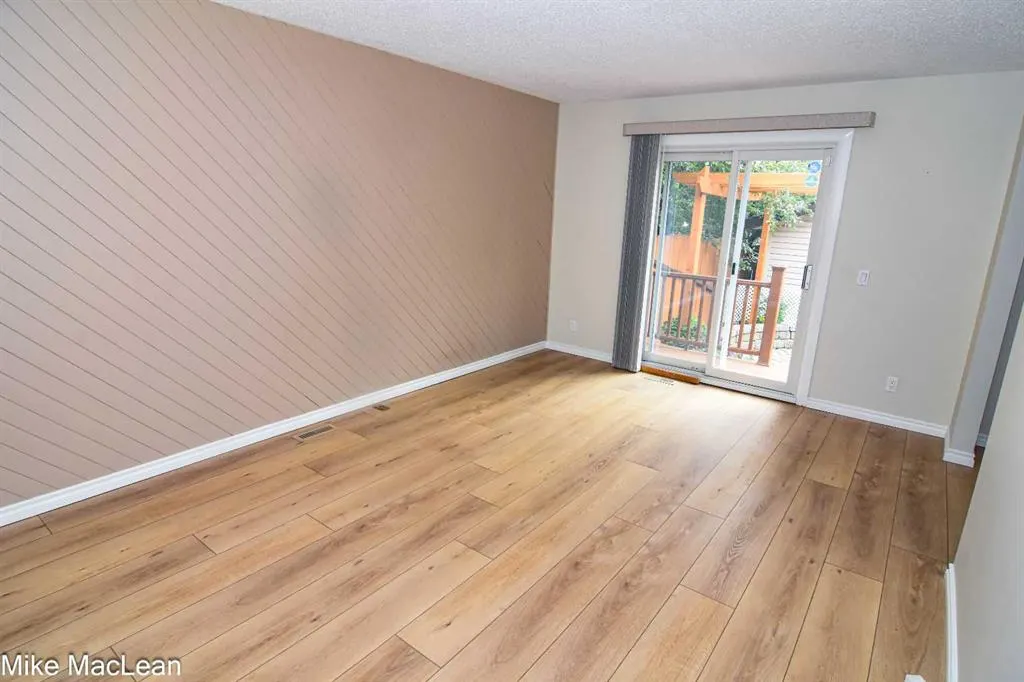 723 Whitehill Way NE