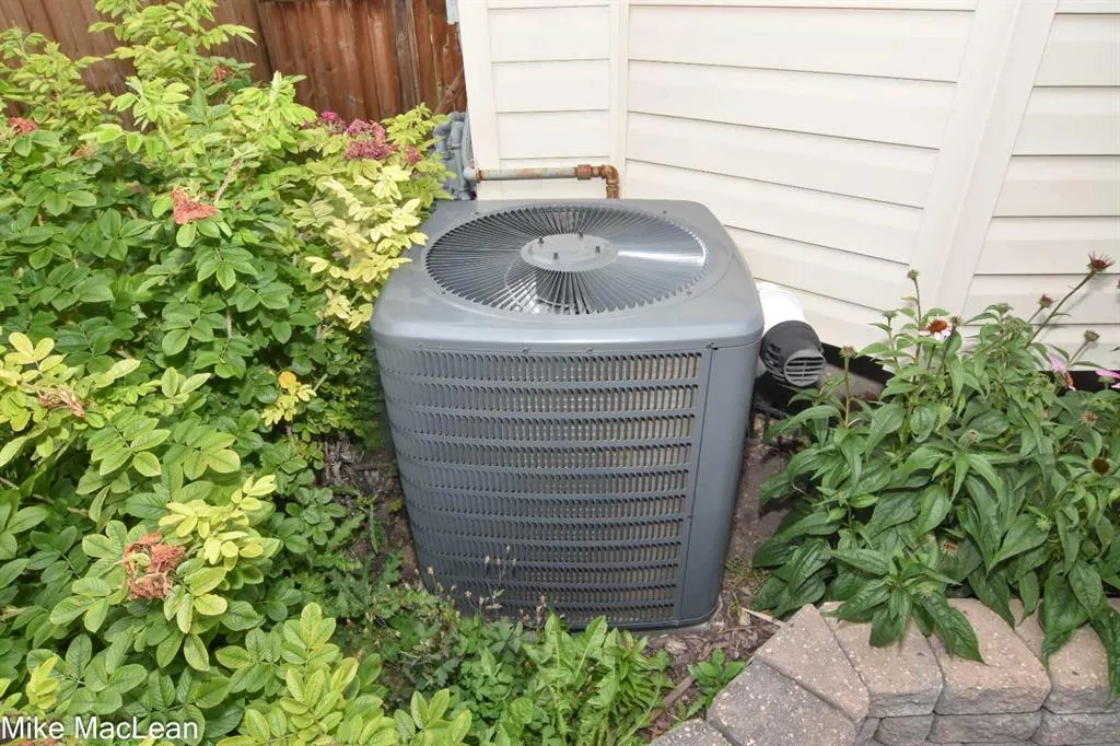 723 Whitehill Way NE