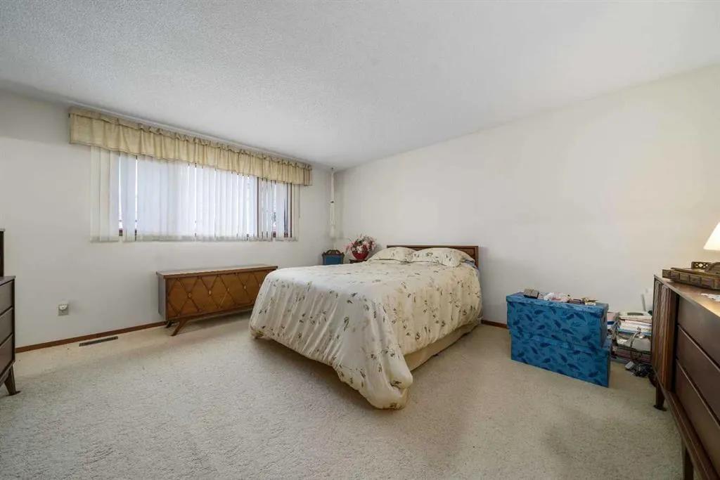 1284 Parkview Drive NE