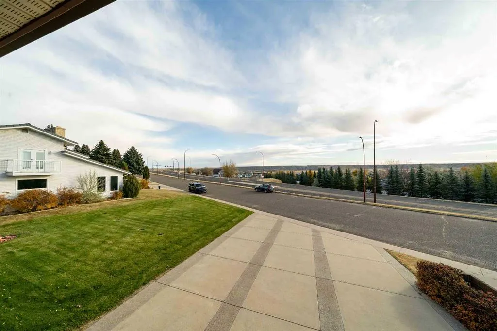 1284 Parkview Drive NE