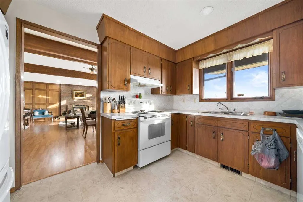 1284 Parkview Drive NE