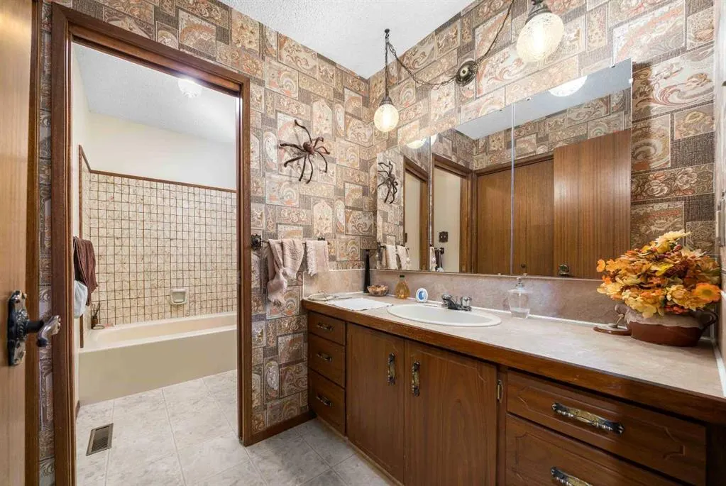 1284 Parkview Drive NE