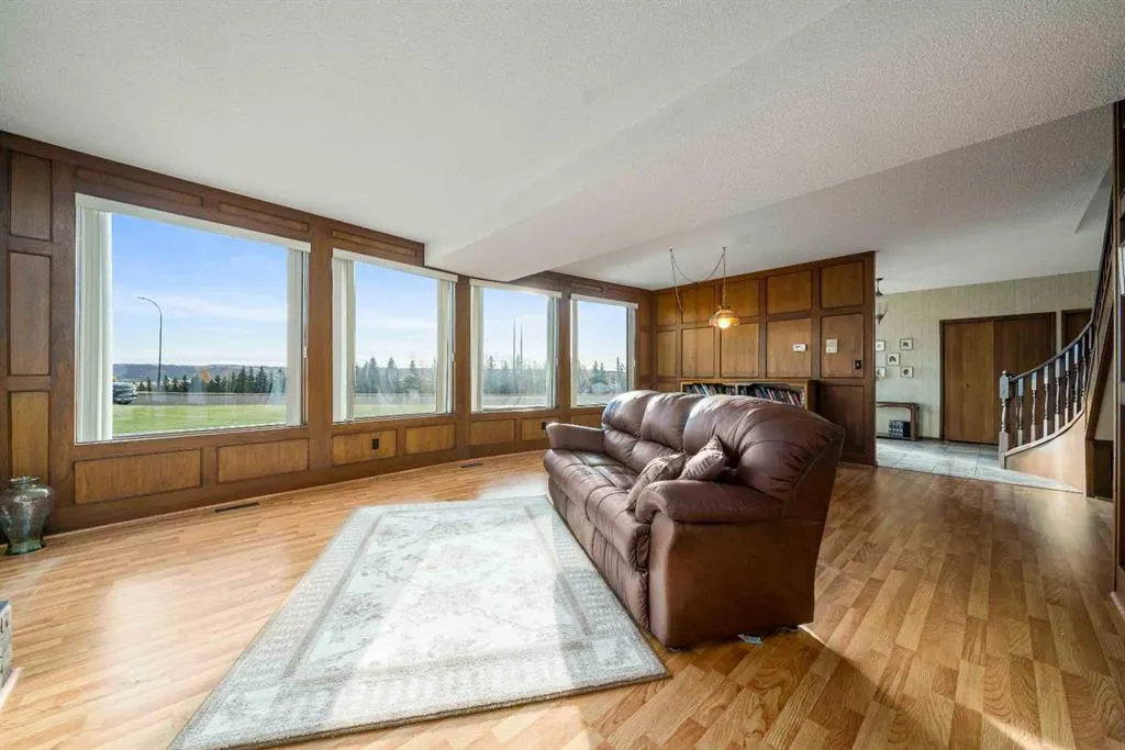 1284 Parkview Drive NE