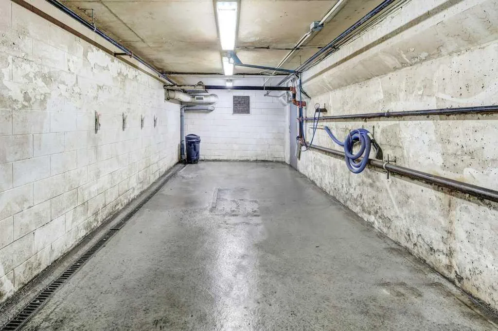 4603 Varsity Drive NW, #204