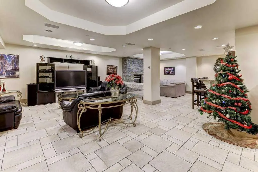 4603 Varsity Drive NW, #204