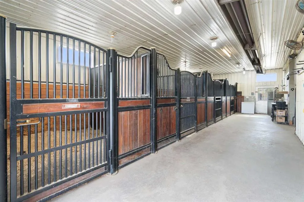 33038 Township Road 272