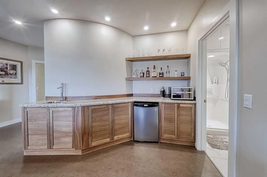 180 Arbour Glen Close NW