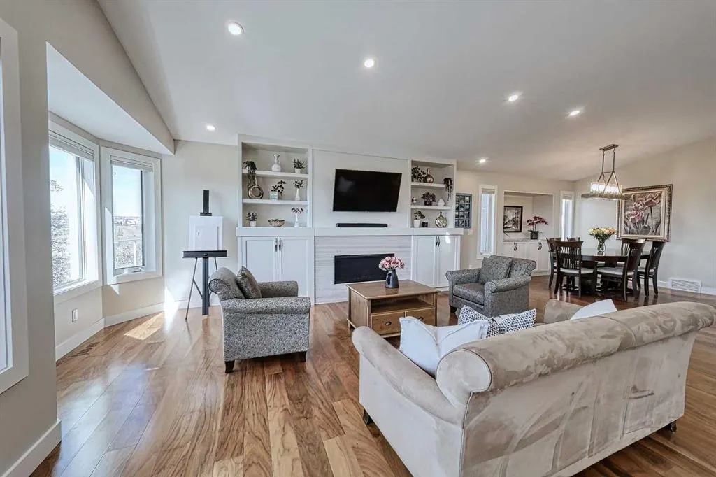 180 Arbour Glen Close NW