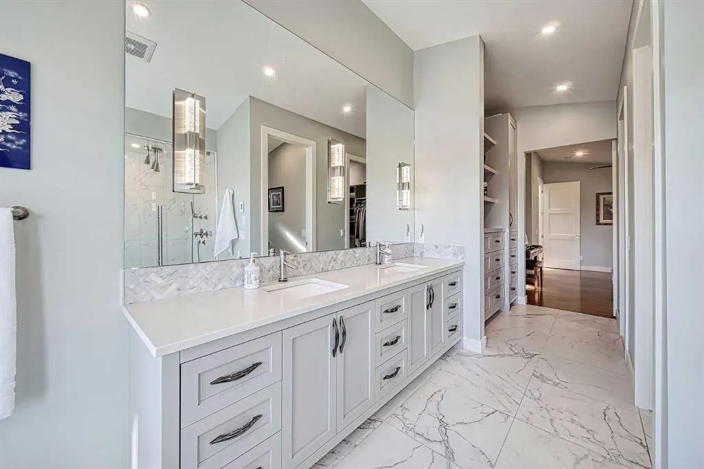 180 Arbour Glen Close NW