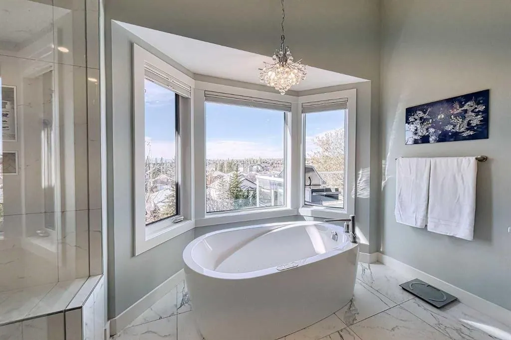 180 Arbour Glen Close NW