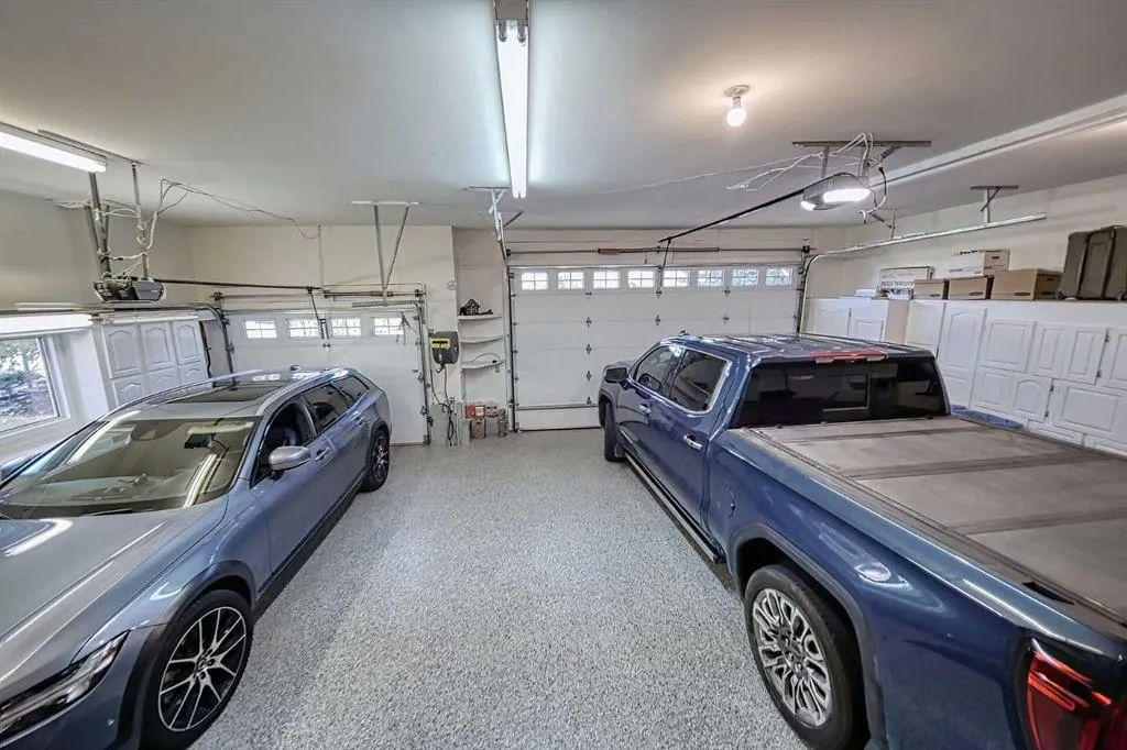 180 Arbour Glen Close NW