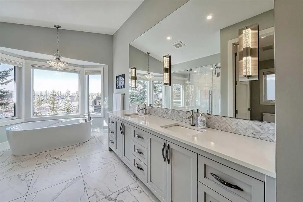 180 Arbour Glen Close NW