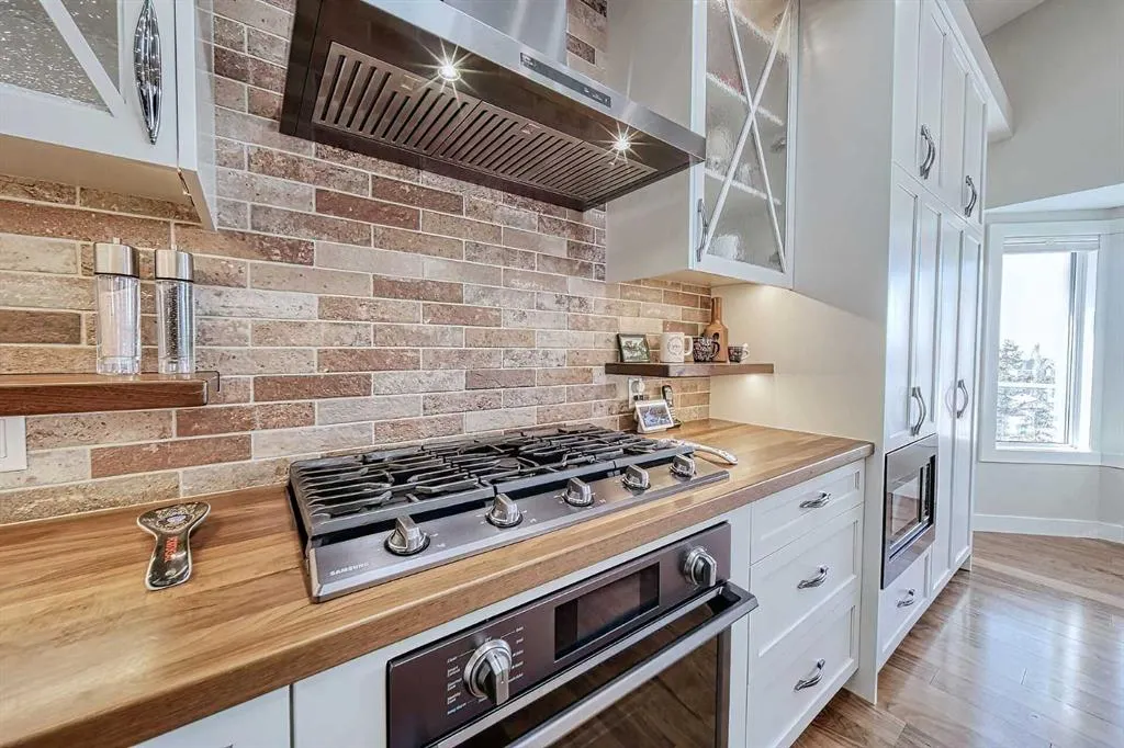 180 Arbour Glen Close NW