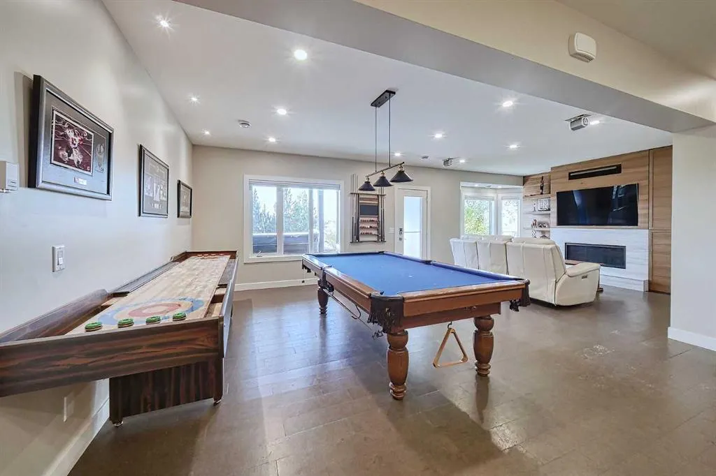 180 Arbour Glen Close NW