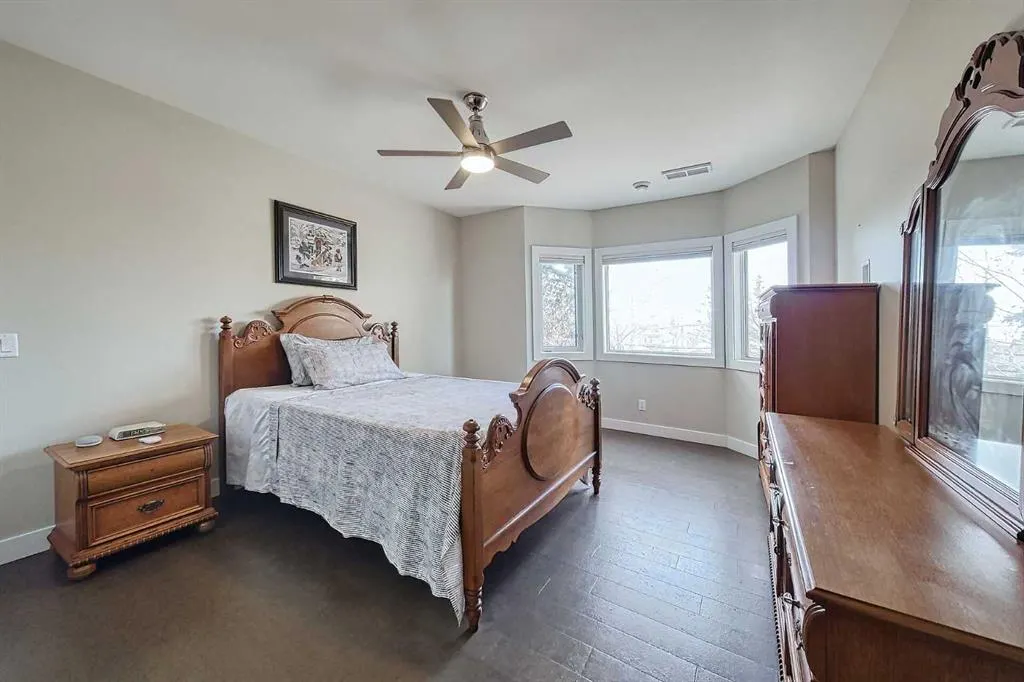 180 Arbour Glen Close NW