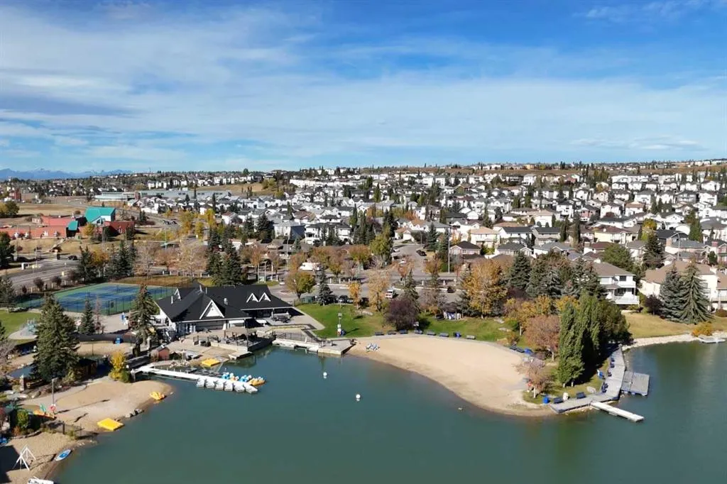 180 Arbour Glen Close NW