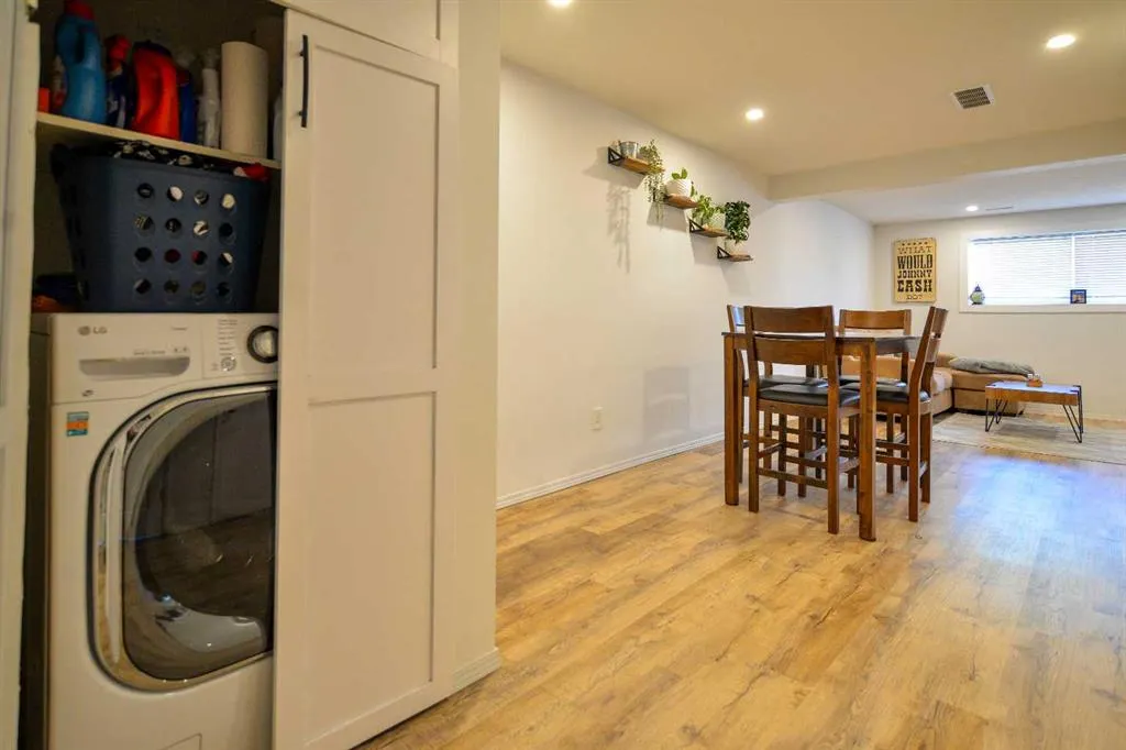 8416 Centre Street NE