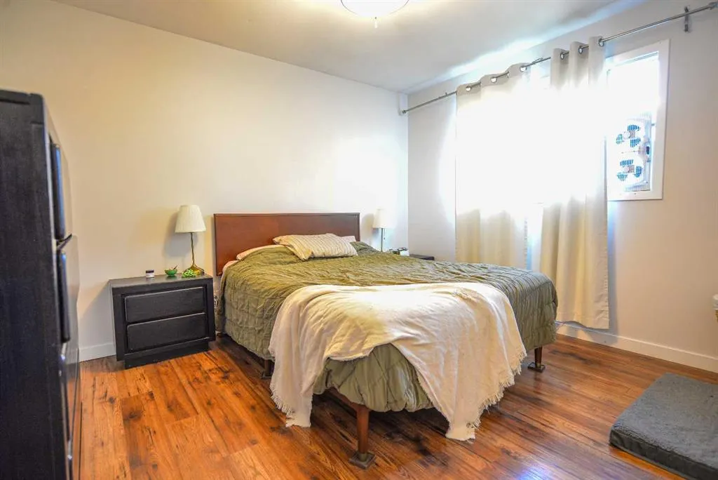 8416 Centre Street NE