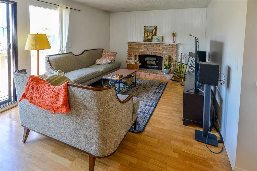 8416 Centre Street NE