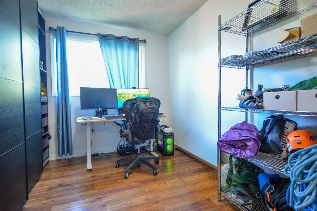 8416 Centre Street NE