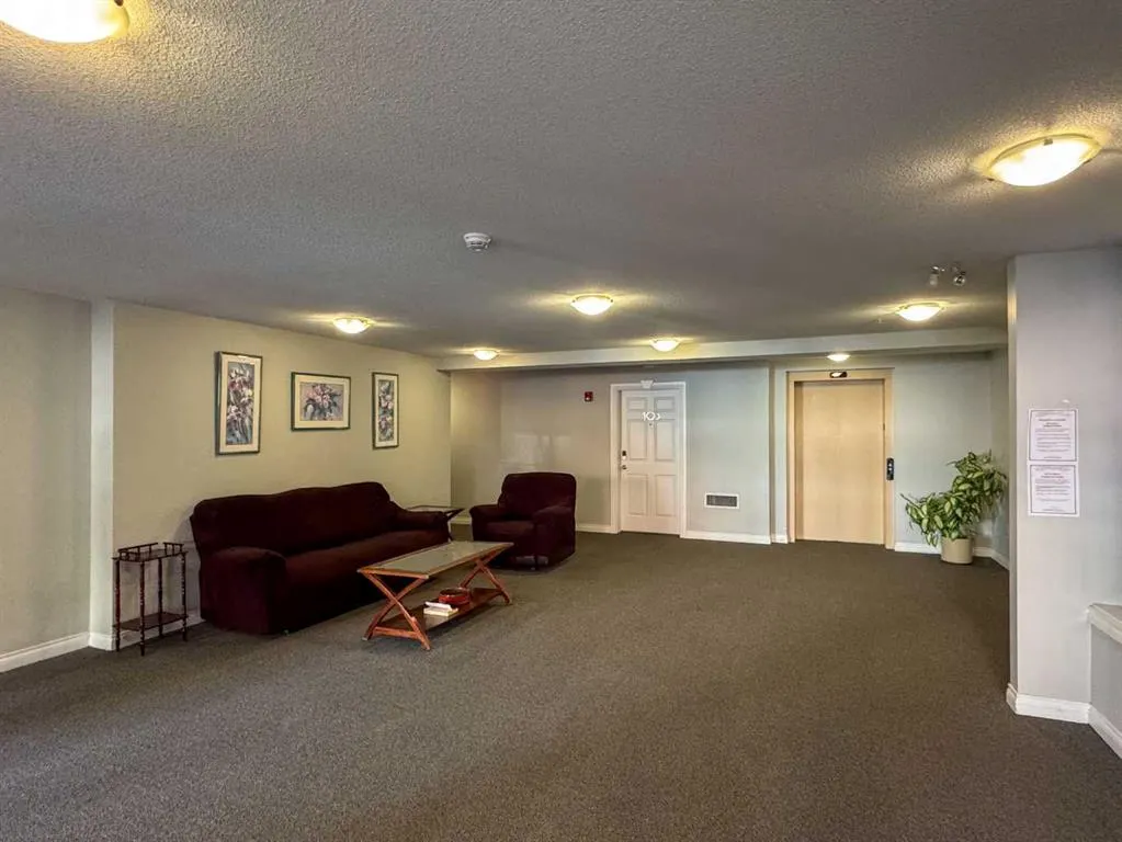 417 3 Avenue NE, #302