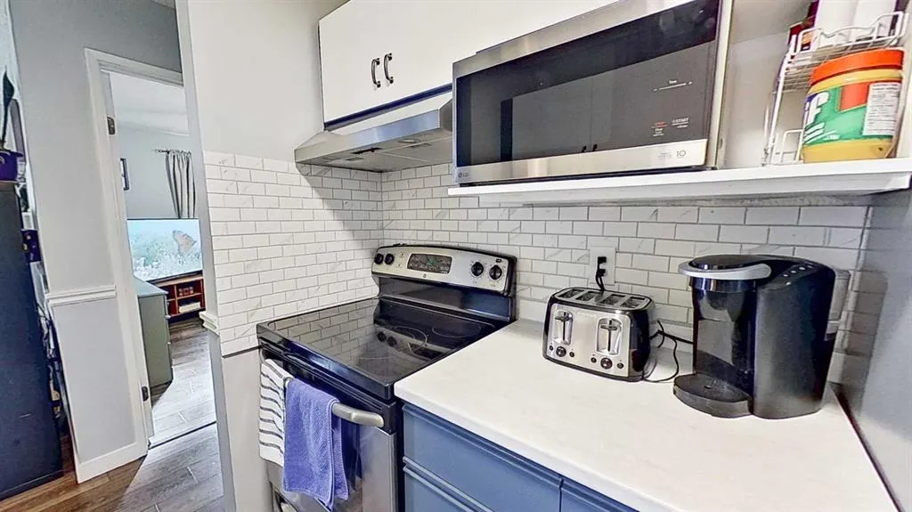 11 Dover Point SE, #406