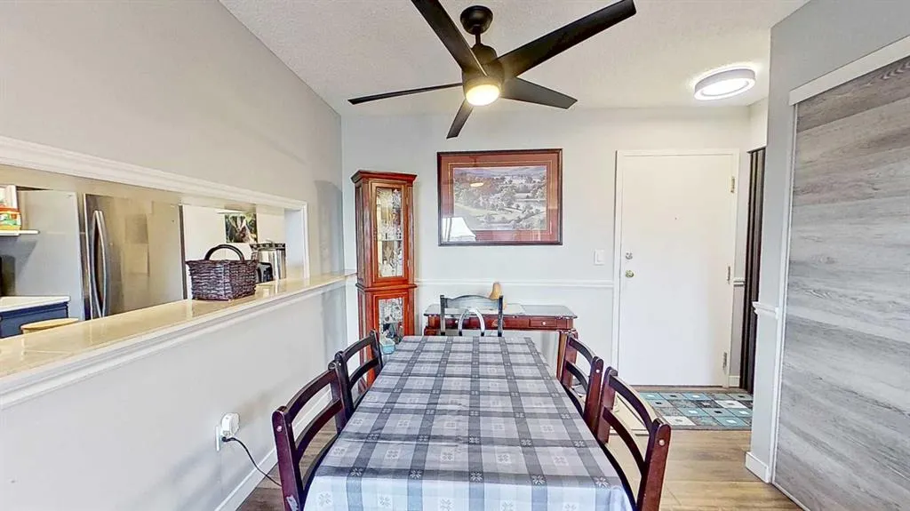 11 Dover Point SE, #406