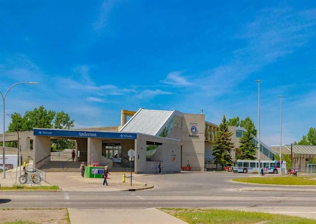 732 Sacramento Place SW