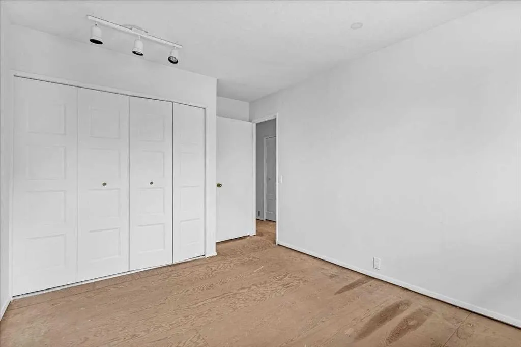 1815 Varsity Estates Drive NW, #24