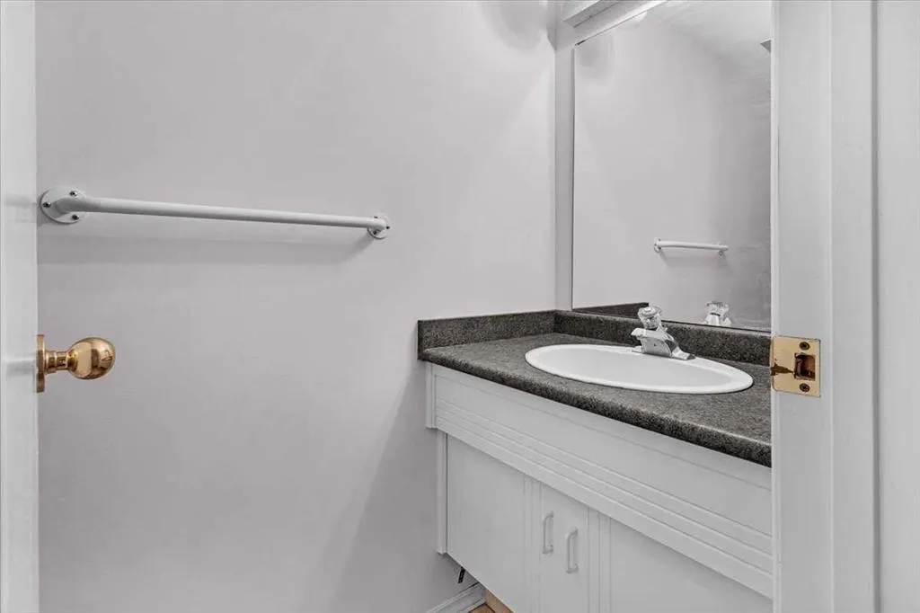 1815 Varsity Estates Drive NW, #24