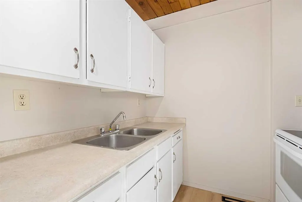 11010 Bonaventure Drive SE, #201