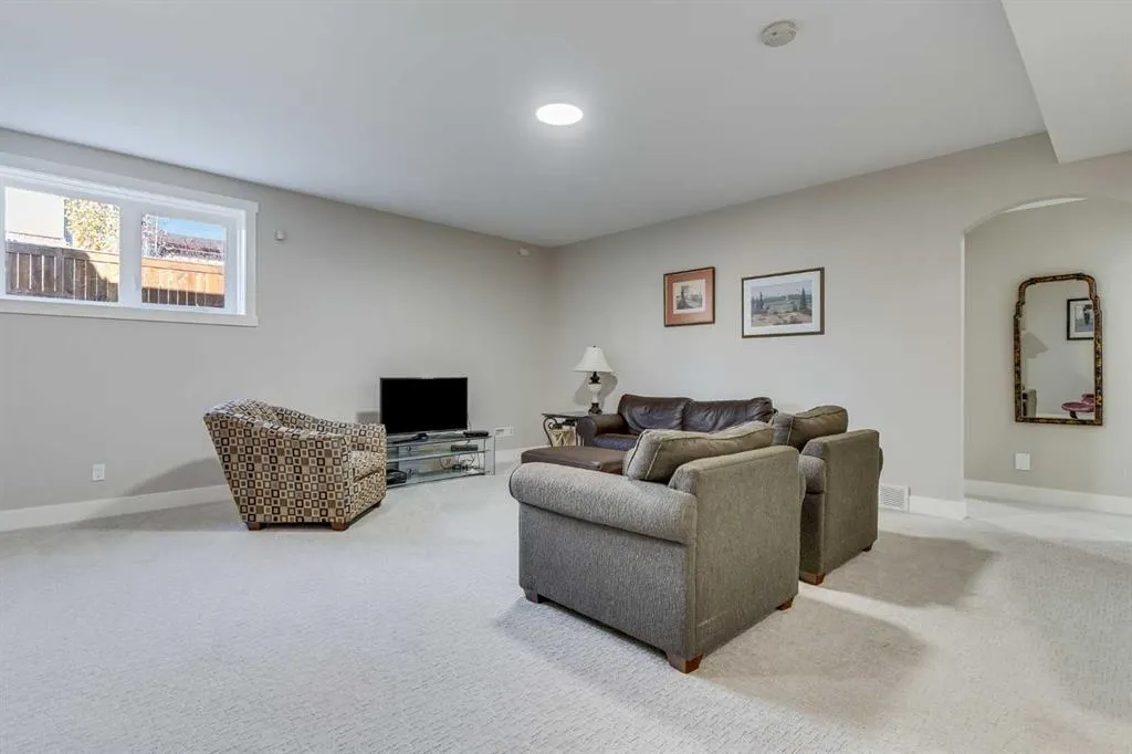 84 Shannon Estates Terrace SW