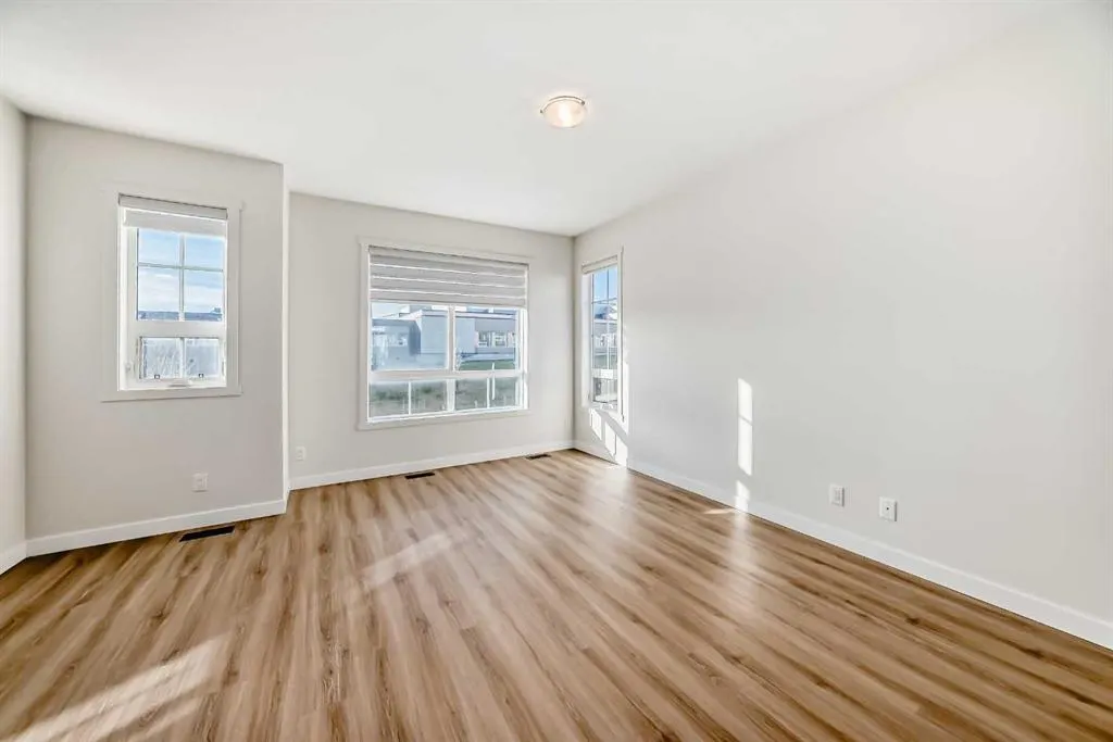 986 Sherwood Boulevard NW