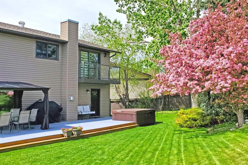 224 Ranchridge Bay NW